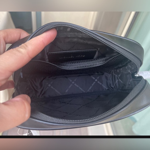 Michael Kors 3-In-1 Logo Travel Gift Set, New in Gift Box - Picture 6 of 15